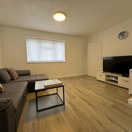 Superb Cozy House In Warrington Villa Екстериор снимка