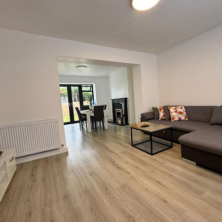 Superb Cozy House In Warrington Villa Екстериор снимка