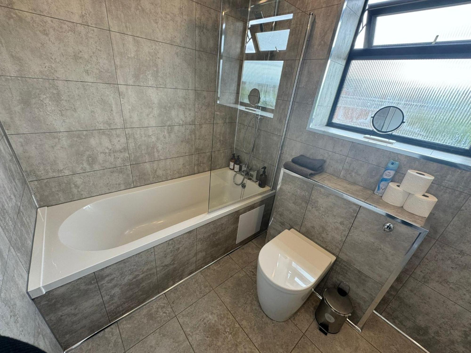 Superb Cozy House In Warrington Villa Екстериор снимка