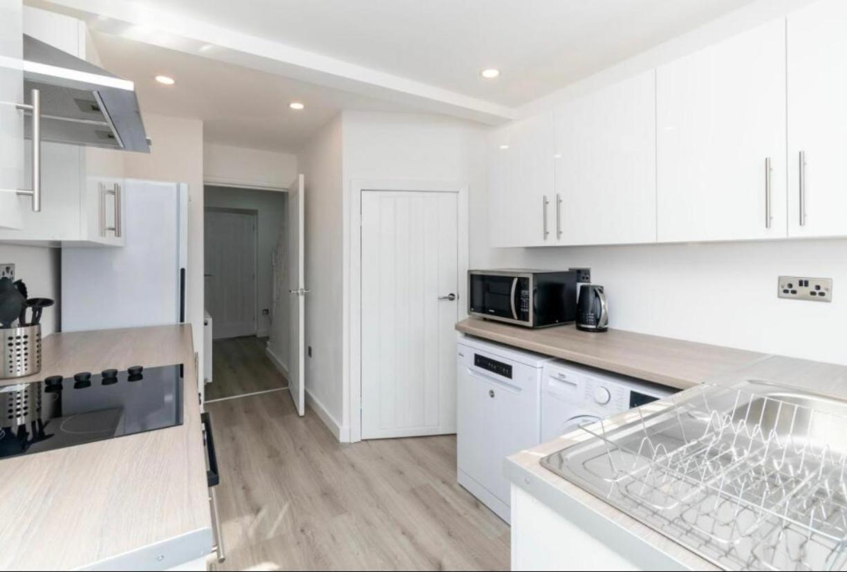Superb Cozy House In Warrington Villa Екстериор снимка